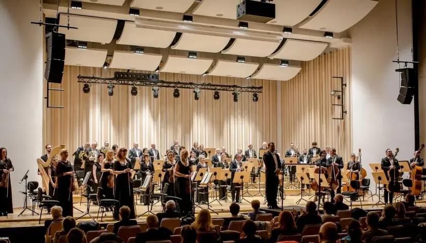 Koncert w filharmonii: Ile trwa i jak zaplanować idealny wieczór?