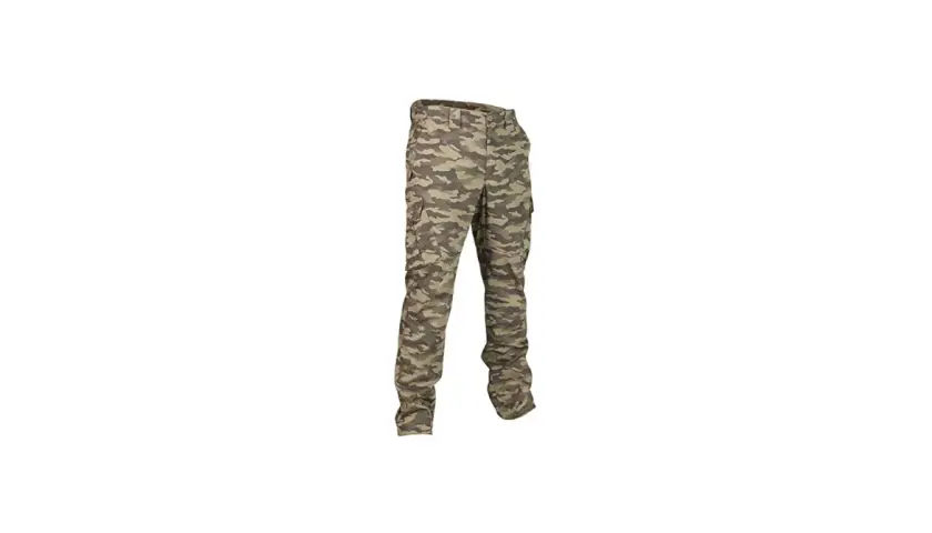 Pantalones de camuflaje Solognac Decathlon con bolsillos laterales.