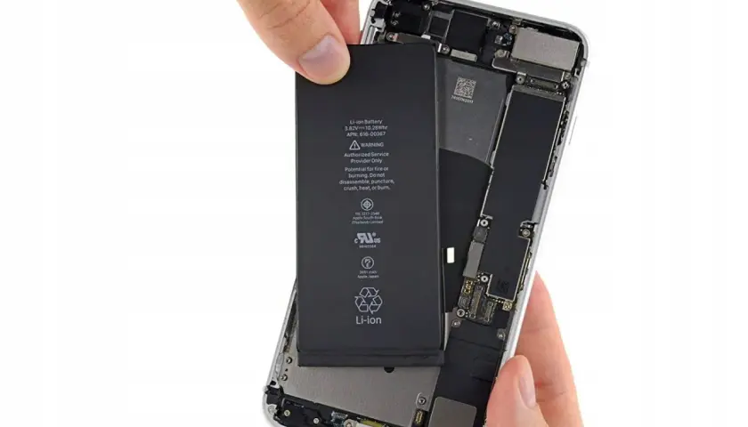 Ile kosztuje wymiana baterii w iPhone 7? Sprawdź ceny i oferty