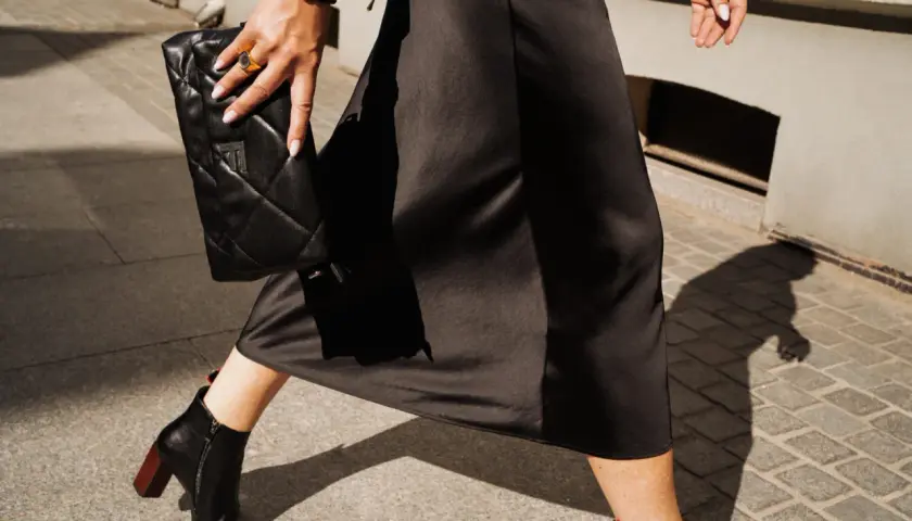 Idealne buty do sukienki midi: Triki na dłuższą sylwetkę