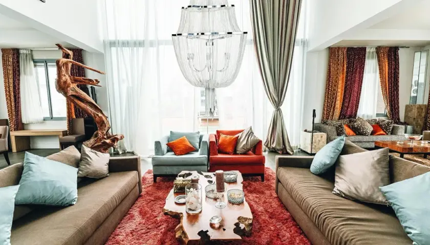 Jak wybrać idealny żyrandol do salonu? Porady, style i inspiracje