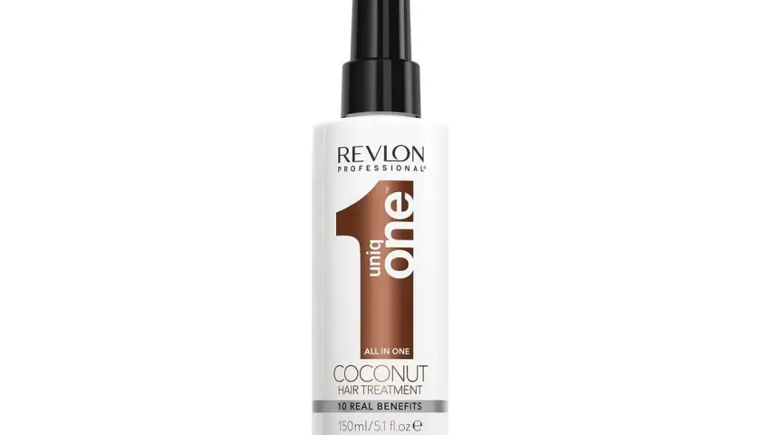 Spray Revlon Uniq One Coconut para proteger tu pelo del sol en la playa.