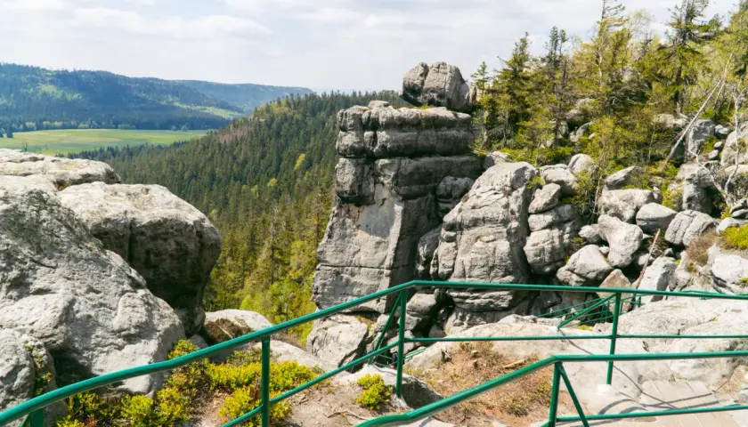 Kudowa-Zdrój: Odkryj atrakcje Gór Stołowych i Czech przewodnik