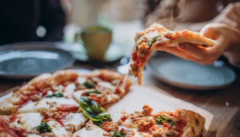 Pizza i rozrywka online – przepis na emocjonujący wieczór