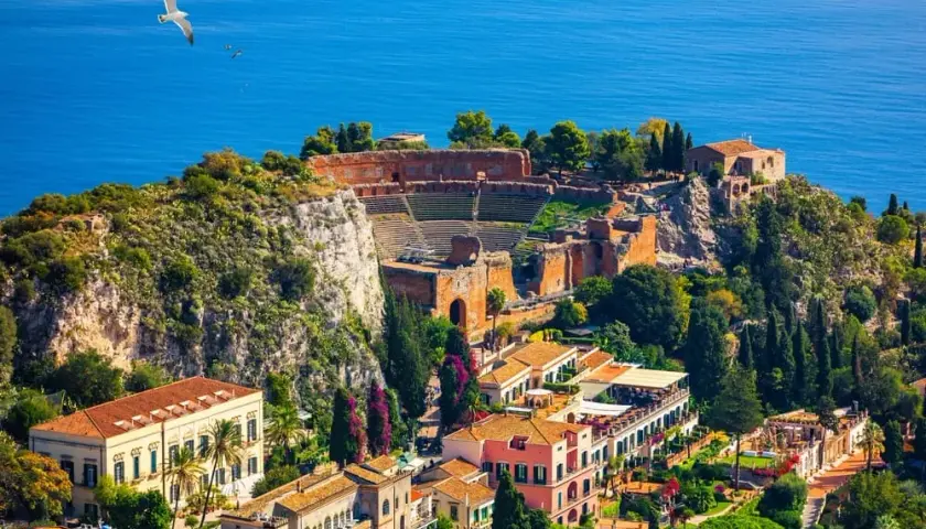 Taormina gdzie zjeść – odkryj najlepsze lokale i smaki Sycylii