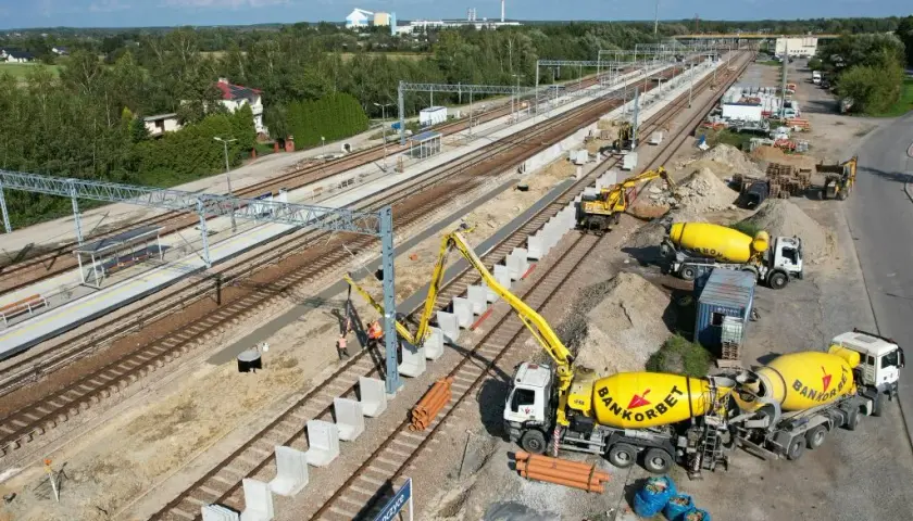 Ropczyce: Gdzie zatrzymuje się pociąg? Stacje i udogodnienia