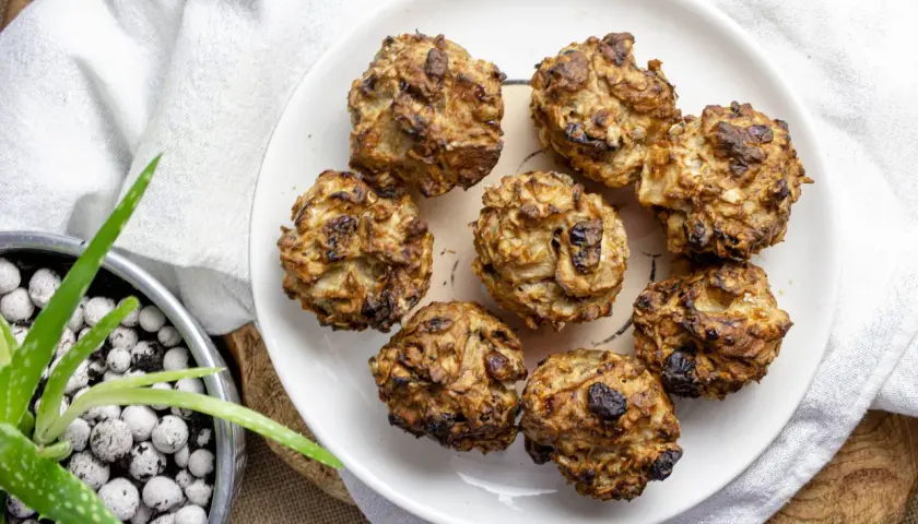Zdrowe muffinki owsiane z bananem i jabłkiem - prosty przepis