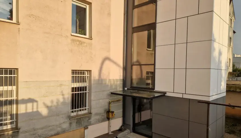Montaż windy w budynku: Pozwolenie czy zgłoszenie? Uniknij kar!