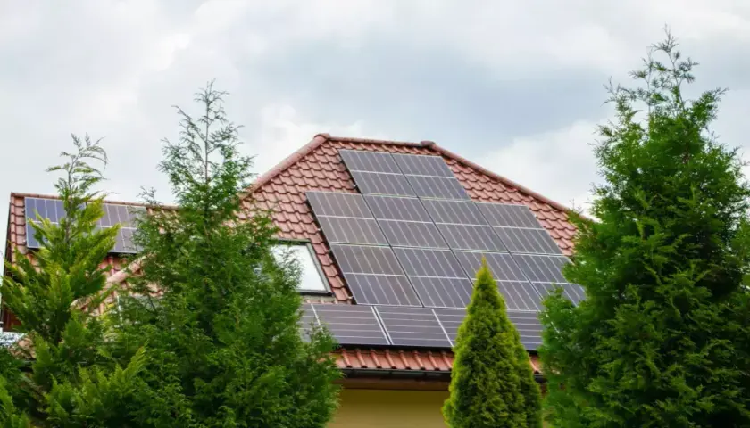 Przydomowa elektrownia słoneczna koszt: ile naprawdę zapłacisz?