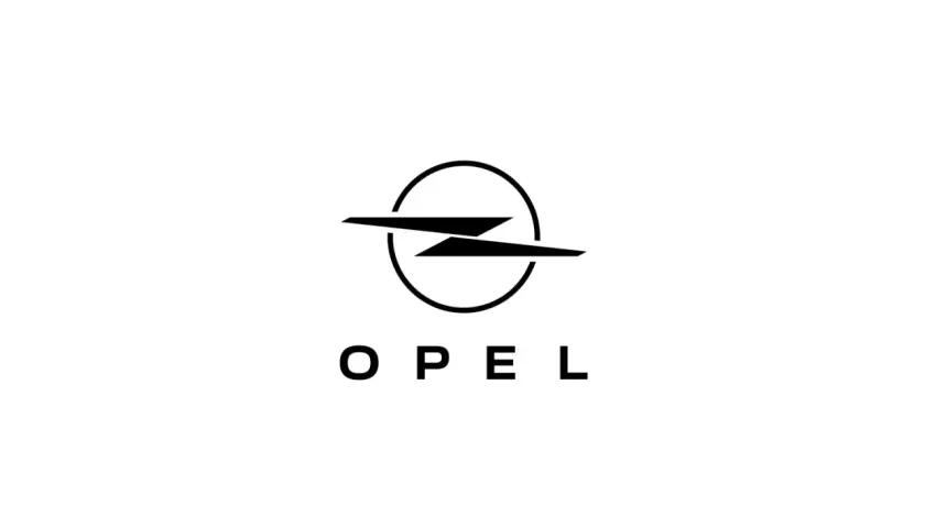 Czarny symbol błyskawicy w okręgu, poniżej napis OPEL.