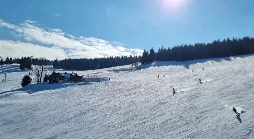 Gdzie na narty w marcu? Najlepsze miejsca z idealnymi warunkami