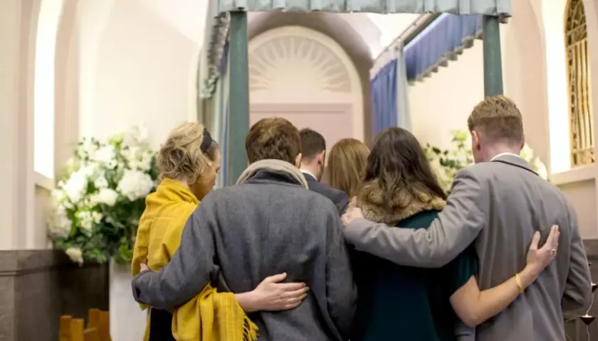 Co oznacza sen pogrzebu? Zaskakujące interpretacje i emocje