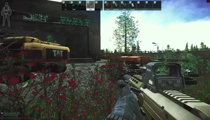 Gracz celuje z karabinu MDR w grze Escape from Tarkov. W tle widać żółty pojazd z napisem "TAT" i zniszczone otoczenie, idealne na nowy tarkov wipe.