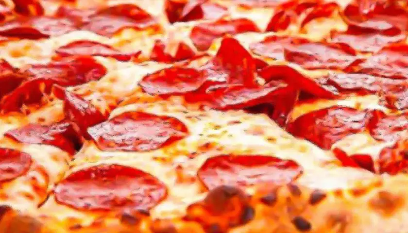 Kto wymyślił pizzę? Poznaj jej fascynującą historię i twórcę