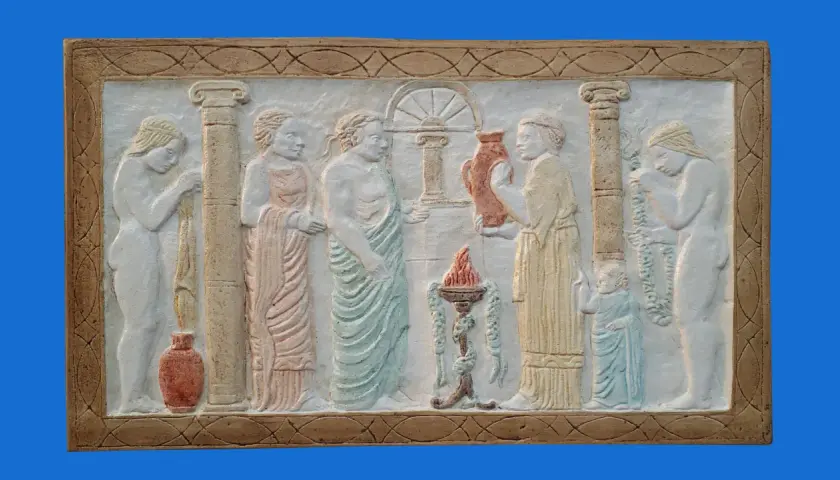 Rilievo in impasto di gesso e vinavil raffigurante una scena con figure antiche, colonne e un vaso.