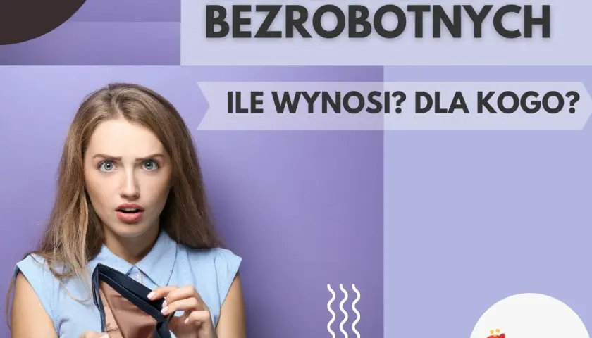 Zaskoczona kobieta pokazuje pusty portfel, zastanawiając się, ile wynosi zasiłek dla bezrobotnych.