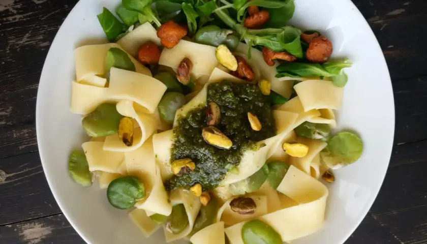 Domowe pappardelle z kurkami - przepis na pyszne danie z grzybami