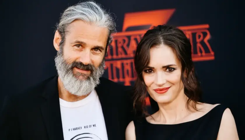 Winona Ryder z mężem, Davidem Harbour, na premierze Stranger Things.