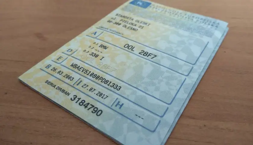 Kupno samochodu od handlarza - jakie dokumenty są niezbędne?