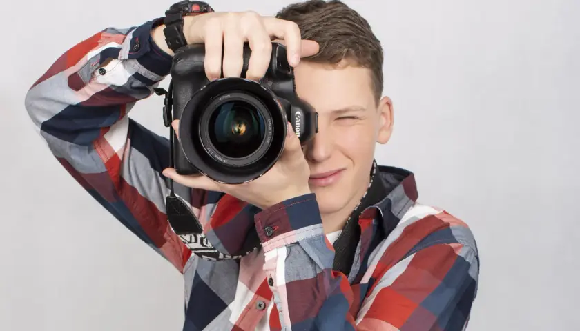 Na czym polega praca fotografa? Poznaj tajniki zawodu i umiejętności