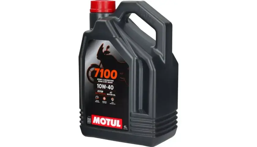 Czarny kanister z olejem Motul 7100 10W-40. Porównanie z Motul 5100.