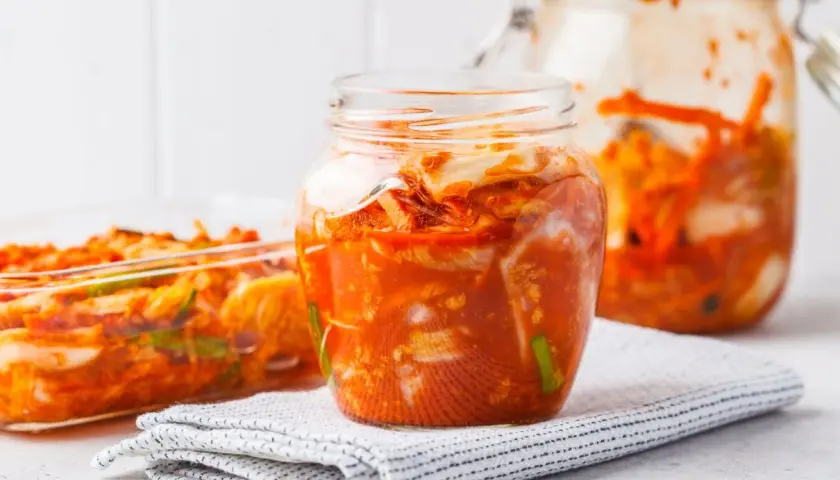 Co to jest kimchi? Odkryj smak, zdrowie i sekrety koreańskiej kiszonki