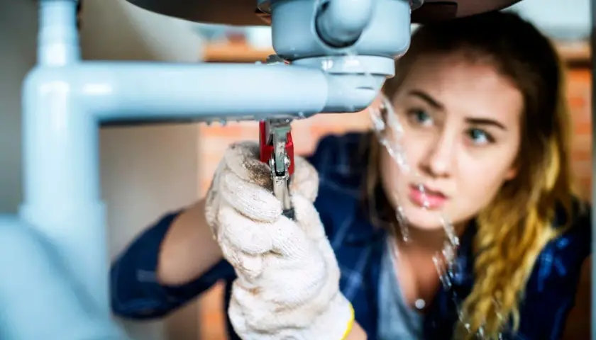 Naprawa dziury w karton-gipsie: Poradnik DIY od małej po dużą