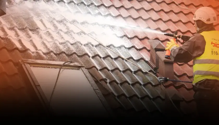 Skuteczne sposoby jak wyczyścić dachówkę betonową: kompletna instrukcja