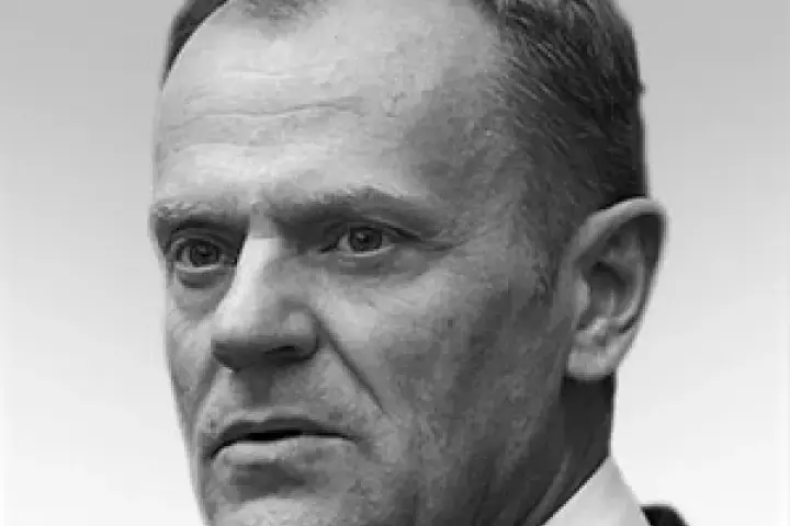 Gdzie się urodził Donald Tusk? Odkryj jego niezwykłe korzenie w Gdańsku