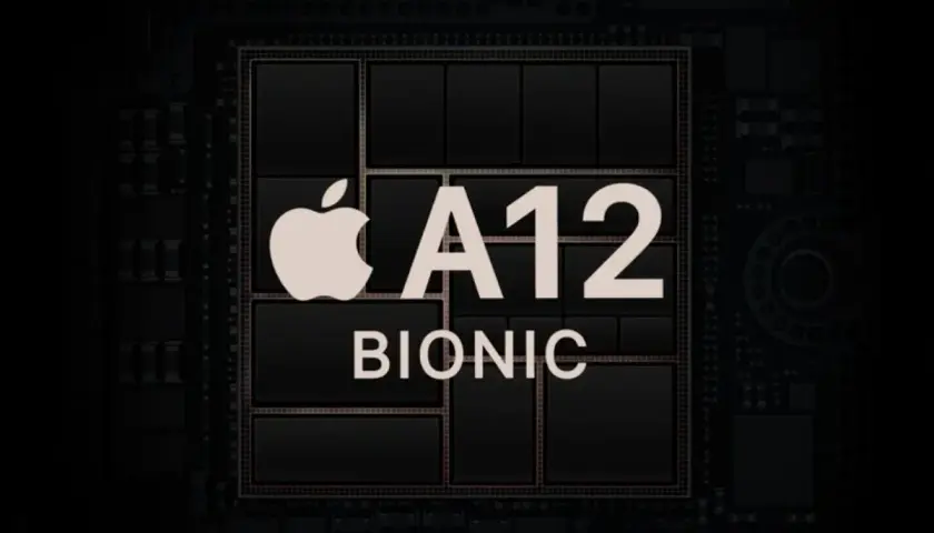 Logo Apple i napis A12 BIONIC na tle układu scalonego, serca iPhone XS.