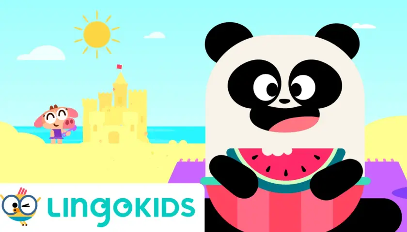 Un panda y un cerdito disfrutan de un día de playa, perfecto para cantar canciones de verano para niños.
