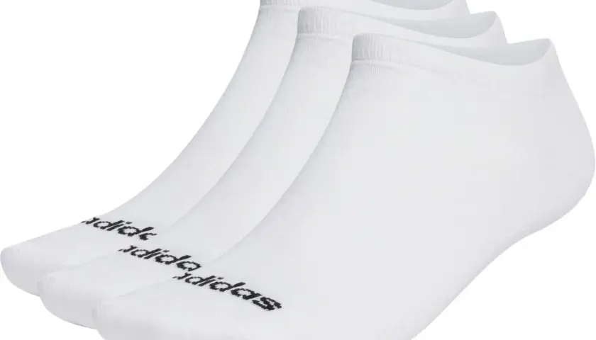 Jakie skarpetki do białych adidasów, by uniknąć modowych wpadek?