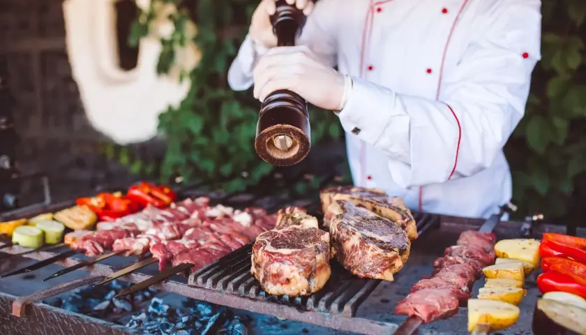 Najlepsze cechy grilla Josper: jak poprawić jakość potraw w restauracji