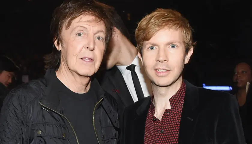 Paul McCartney i Beck, jakby szukali drogi do wspólnego utworu.