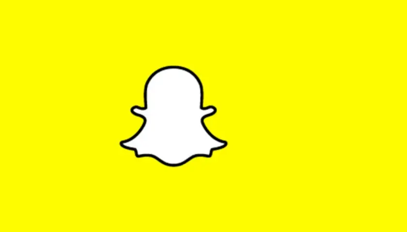 Biały duszek Snapchata na żółtym tle. Dowiedz się, jak odzyskać dni na Snapie i nie stracić cennych wspomnień.