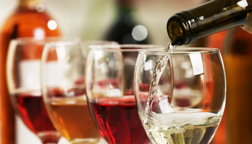 Co ma więcej kalorii: piwo czy wino? Zaskakujące różnice!