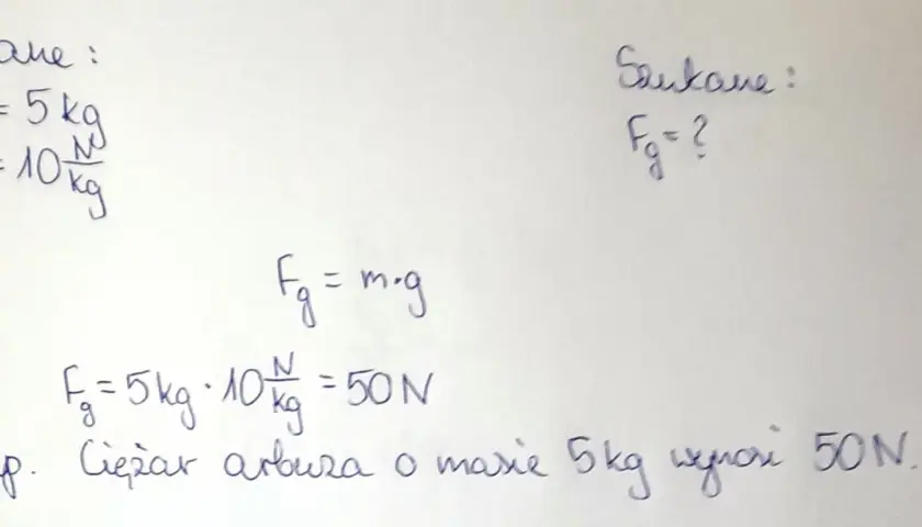 Dane: m=5kg, g=10N/kg. Wzór: Fg=m*g. Obliczenia: Fg=5kg*10N/kg=50N. Odp. Ciężar arbuza o masie 5kg wynosi 50N.