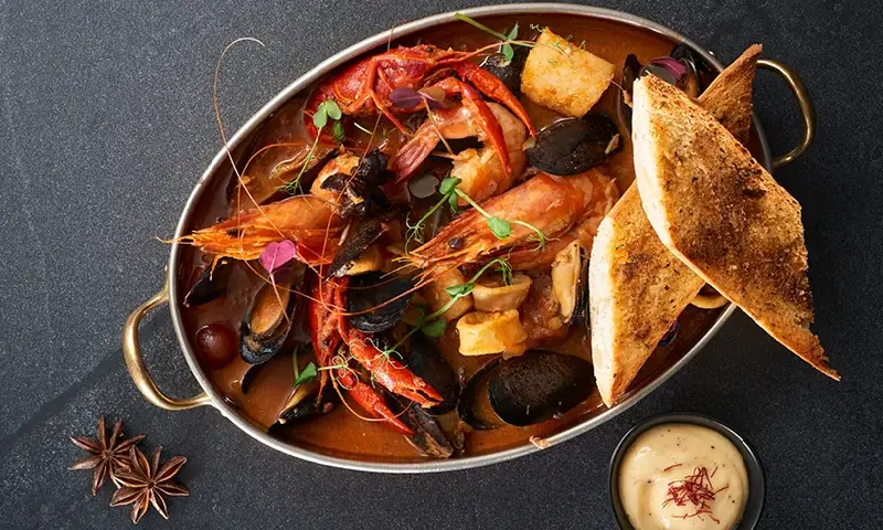Bouillabaisse - tajemnice autentycznej francuskiej zupy rybnej