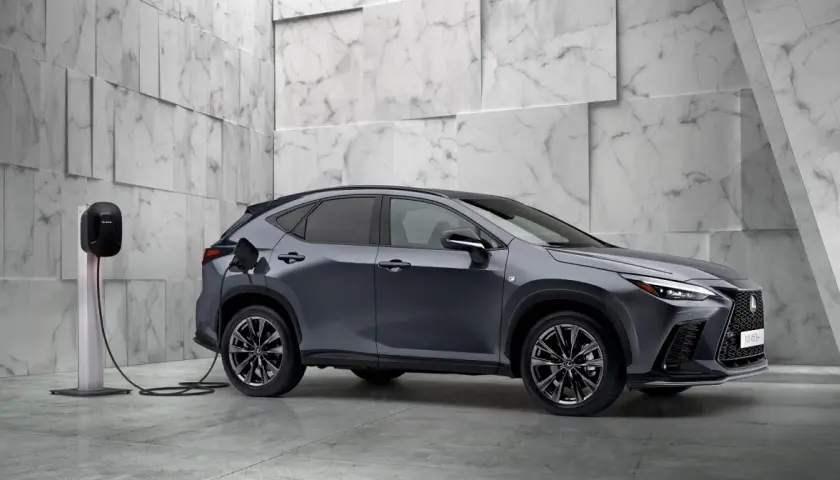 Lexus NX 300h pojemność baku – co musisz wiedzieć o zasięgu?