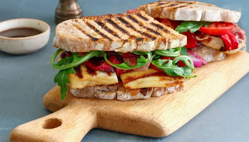 Kanapka halloumi: Szybki i pyszny przepis na zdrową i smakowitą przekąskę