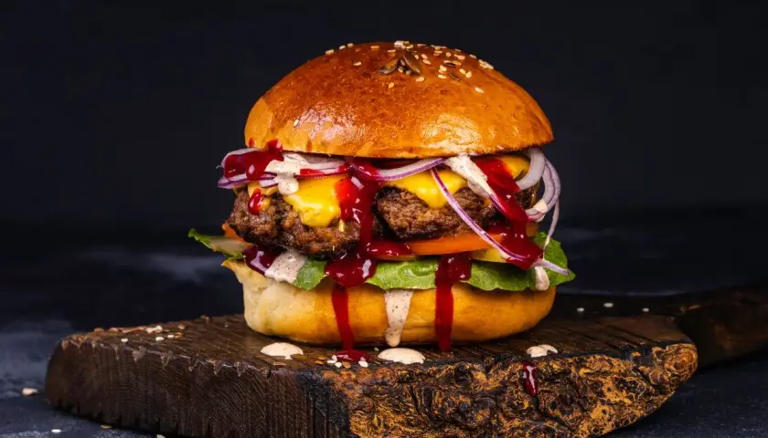 Idealne ogórki do burgera: jaki wybór zapewni chrupkość i smak?