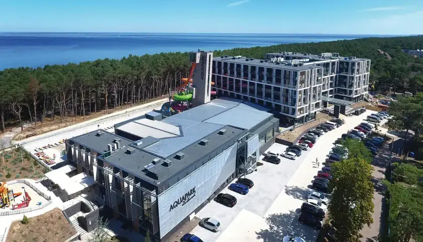 Nowoczesne kwatery prywatne nad morzem z aquaparkiem i widokiem na las. Idealne miejsce na wakacje.