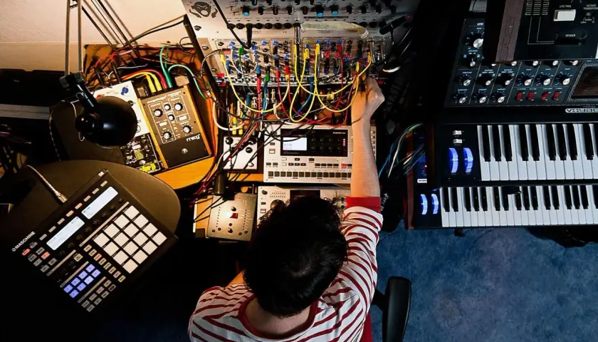 Produkcja muzyki elektronicznej: Od zera do utworu w domu!