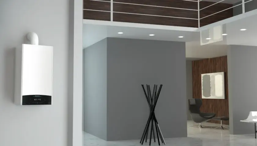 Nowoczesny biały kocioł kondensacyjny Ariston na szarej ścianie. W tle designerskie wnętrze z meblami i sztuką.