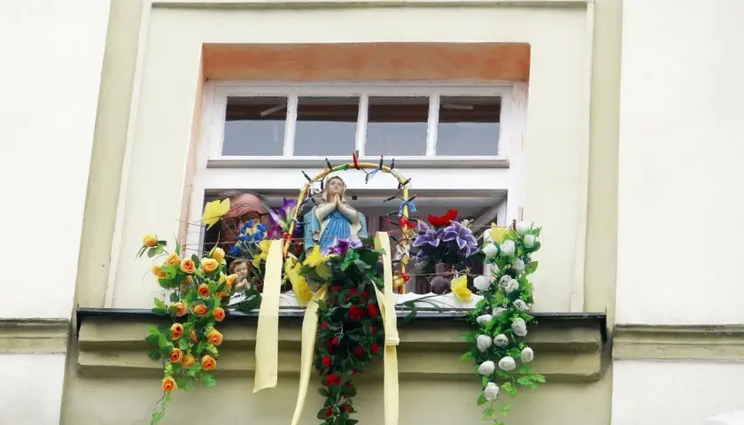Jak zbudować ołtarz na Boże Ciało - proste kroki i materiały