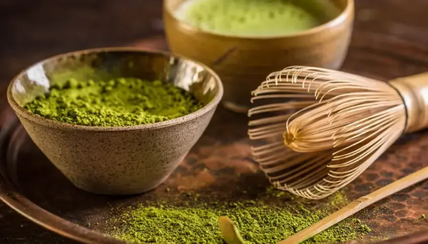Czy matcha to kawa? Odkryj różnice i korzyści zdrowotne