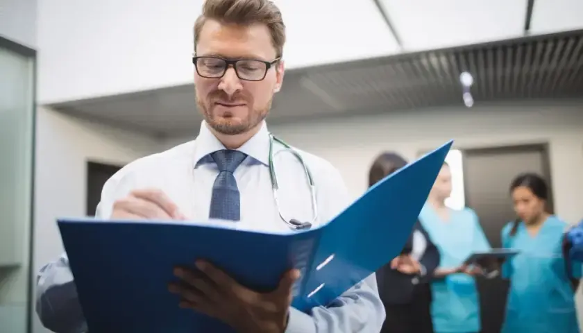 Características de un médico investigador: habilidades y cualidades esenciales