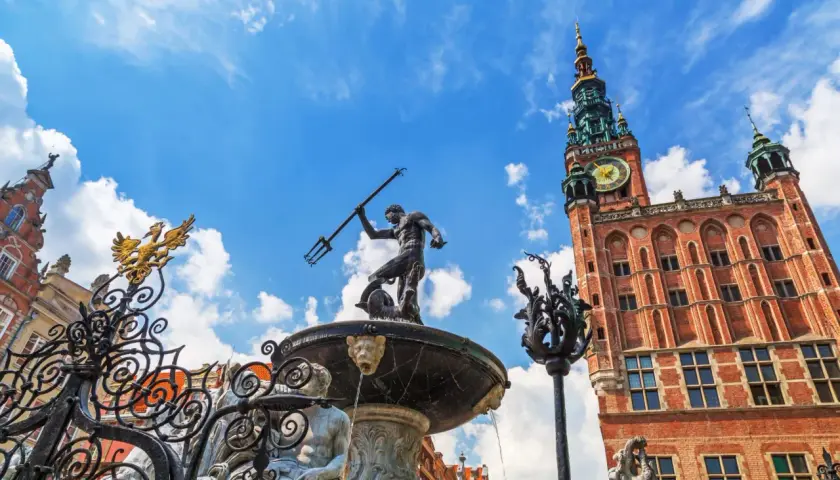 Fontanna Neptuna i Ratusz Głównego Miasta – symbole, z czego słynie Gdańsk.