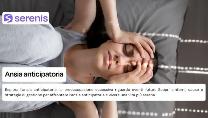 Donna con le mani sulla testa, espressione di agitazione e ansia. Testo: "Ansia anticipatoria".