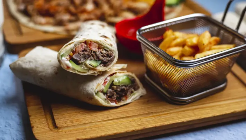Czy kebab jest ciężkostrawny? Poznaj skutki dla trawienia